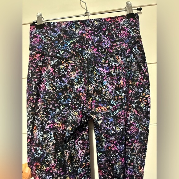 Lululemon Base Pace High-Rise Running Tight 28"
Floral Spray Multi size 6 - Picture 10 of 13